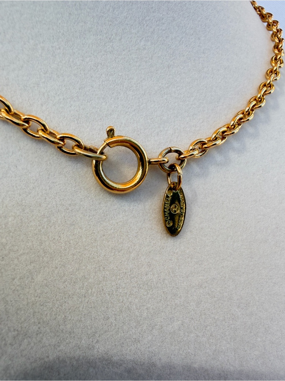 CHANEL CC SUNBURST Cut out Medallion Gold Plated Necklace Vintage Style Pendant - Picture 9 of 11